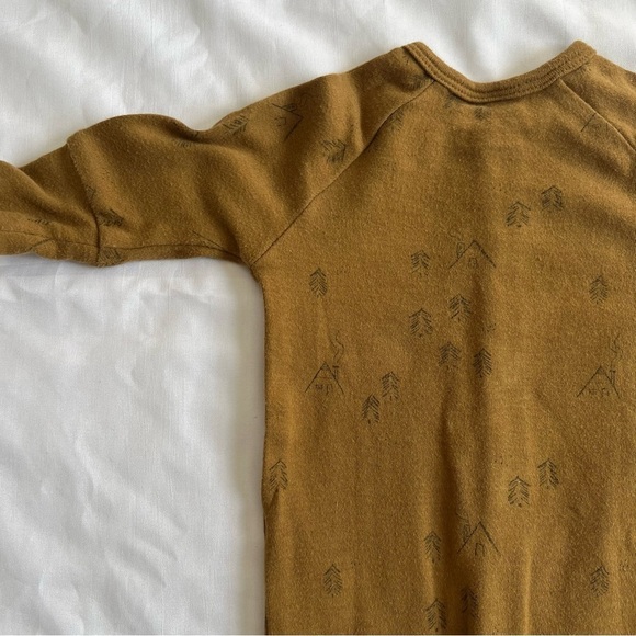 Rylee + Cru Long John Snap Pajamas in Tan Tree Print in Size 0-3 Months - Picture 10 of 15